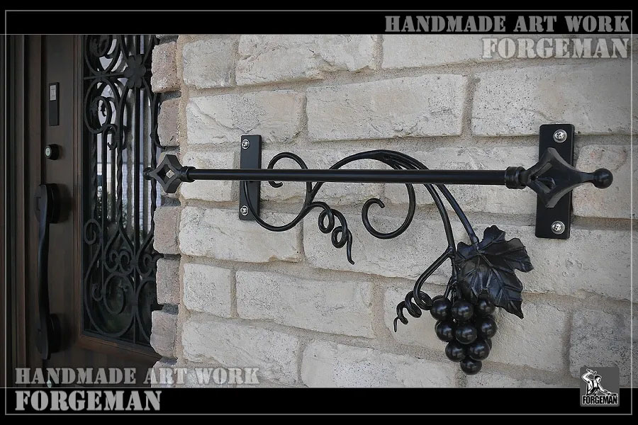 壁面装飾・傘掛け・タオル掛けに使える多用途なアイアン雑貨の施工写真