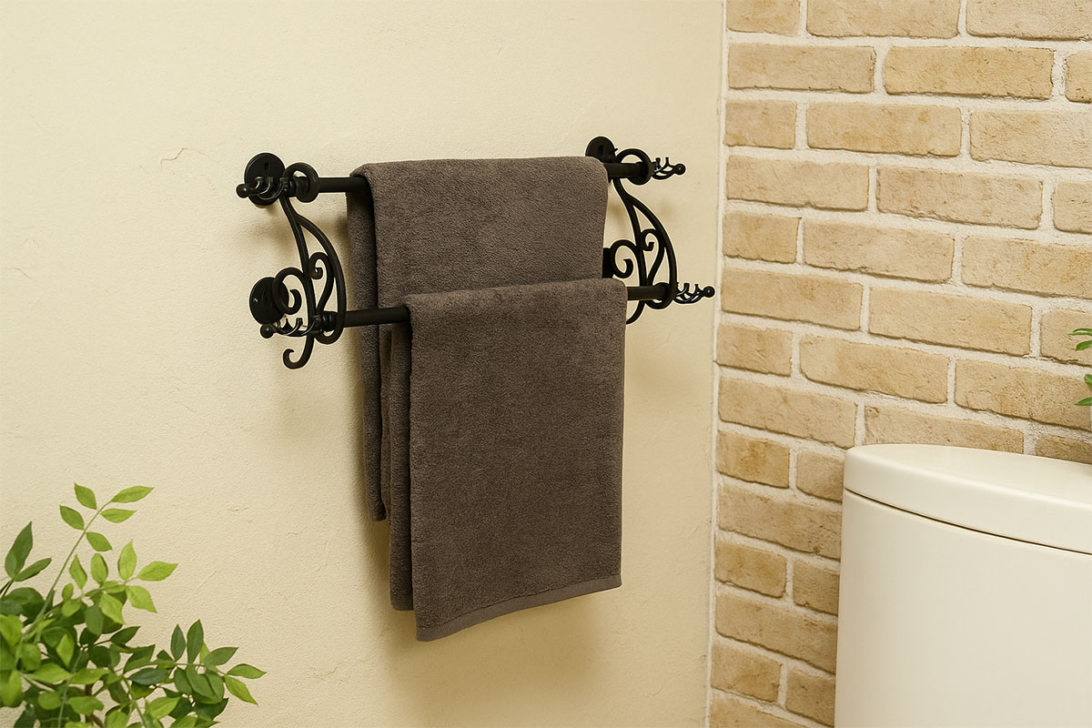 高級感あるクラシカルなアイアン製2段タオルバーの設置例イメージ