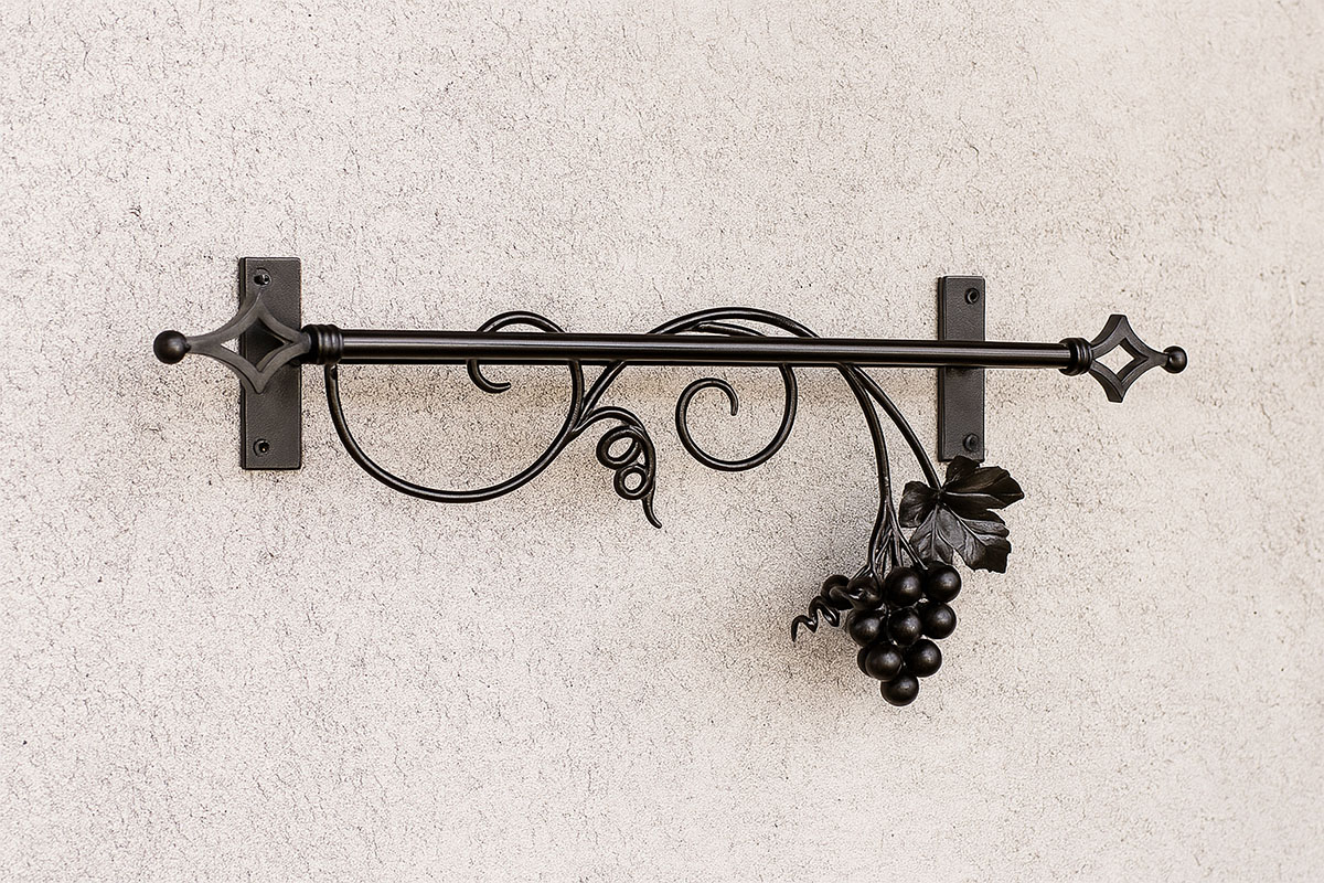 壁面装飾・傘掛け・タオル掛けに使える多用途なアイアン雑貨の設置例イメージ