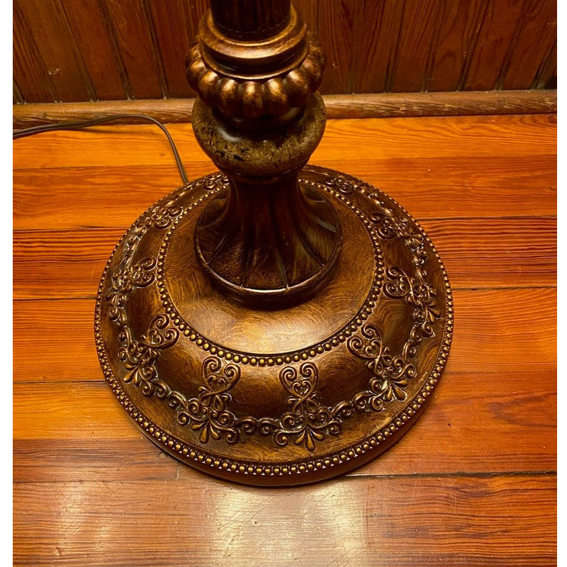 おしゃれで存在感のあるアンティーク調フロアランプ間接照明