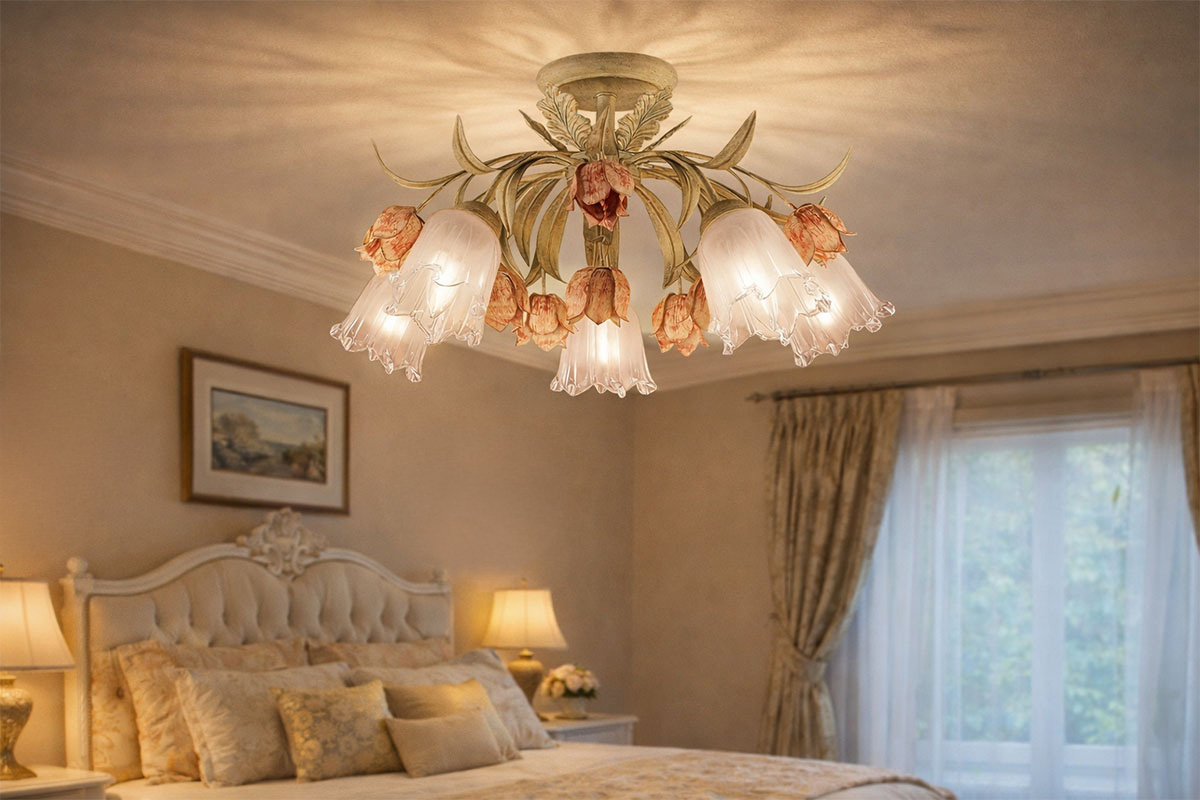 CRYSTORAMAのパリスフレア・シリーズ｜エレガントなフラワーモチーフの屋内用シーリングライト