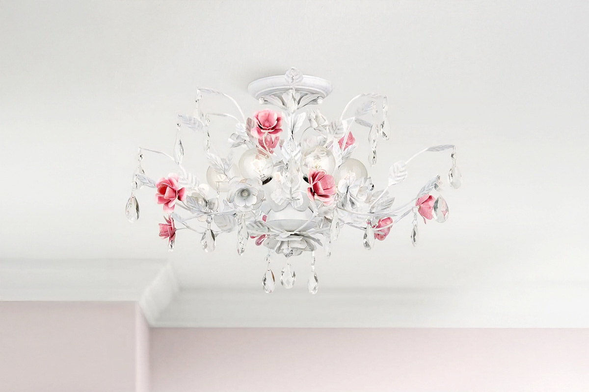 ウェットホワイトのCRYSTORAMAローラ6灯シーリングライトを設置した室内インテリア例