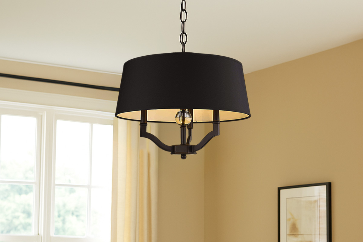 クラシック空間を彩るアンティーク仕上げの室内用吊下げ照明の設置例