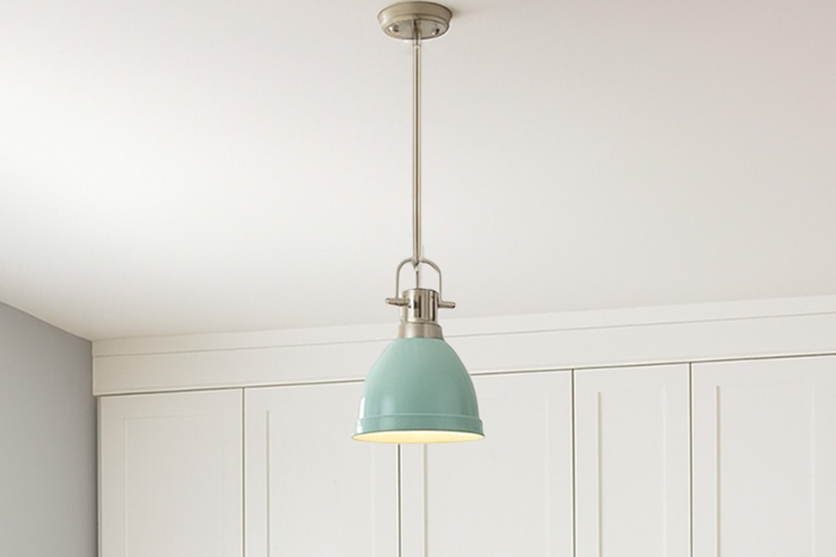 格好いいインダストリアルデザインの室内用吊り下げ照明の設置例