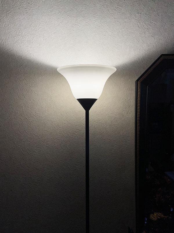 GOLDEN LIGHTINGのガラス製ランプシェード・照明傘がインテリアを照らす設置例写真