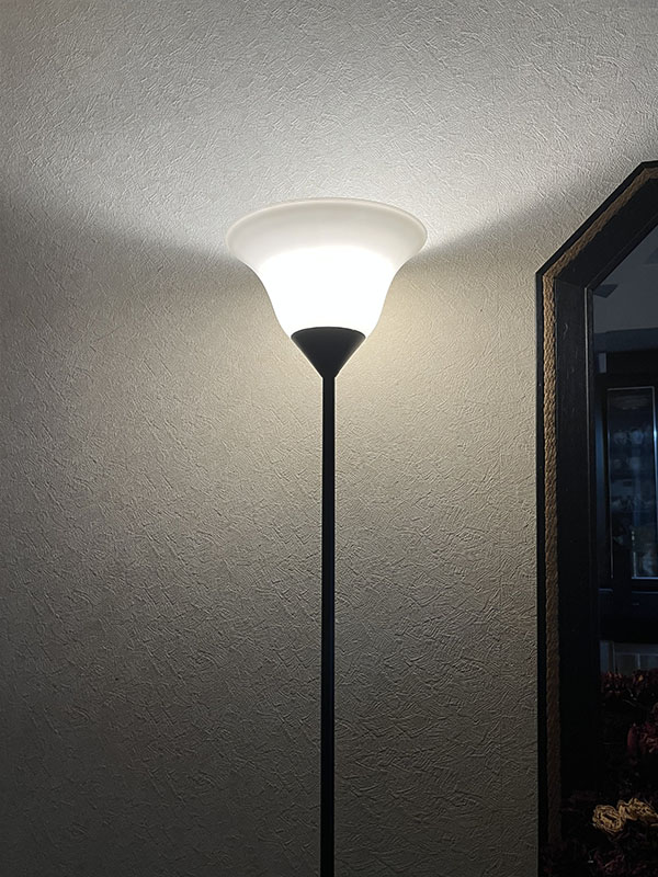 GOLDEN LIGHTINGのガラス製ランプシェード・照明傘がインテリアを照らす設置例写真