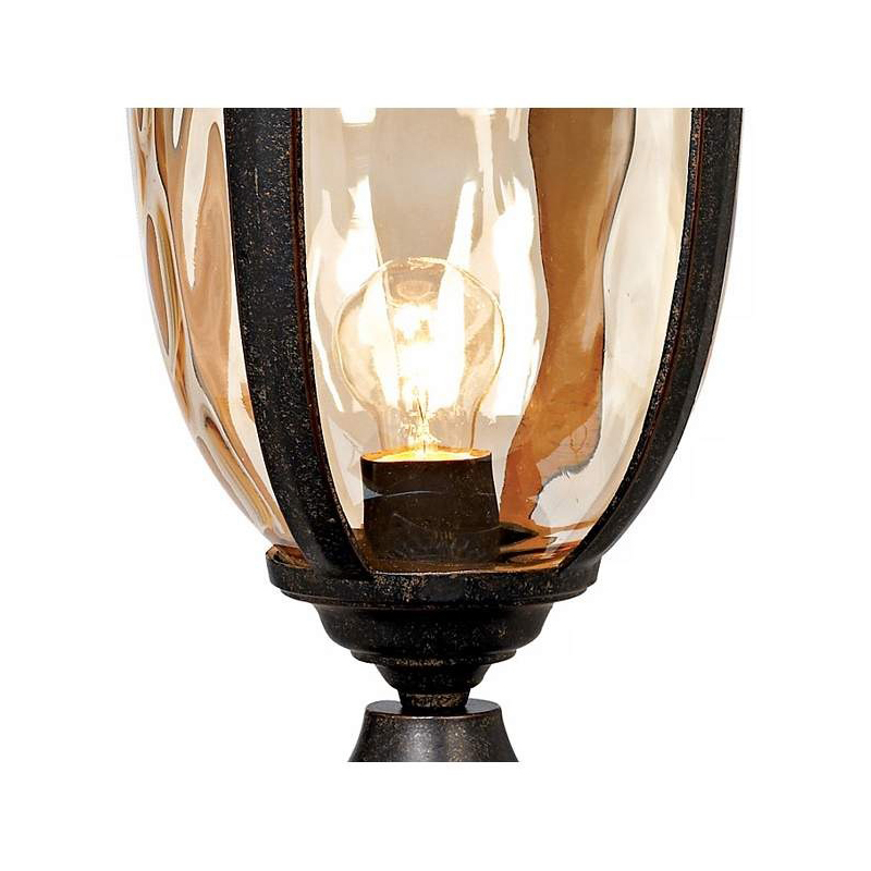 優雅なアンティークデザインのポスト型アウトドアライト