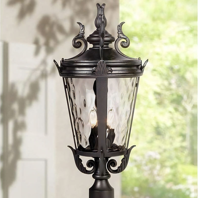 優雅なアンティークデザインのポスト型アウトドアライト