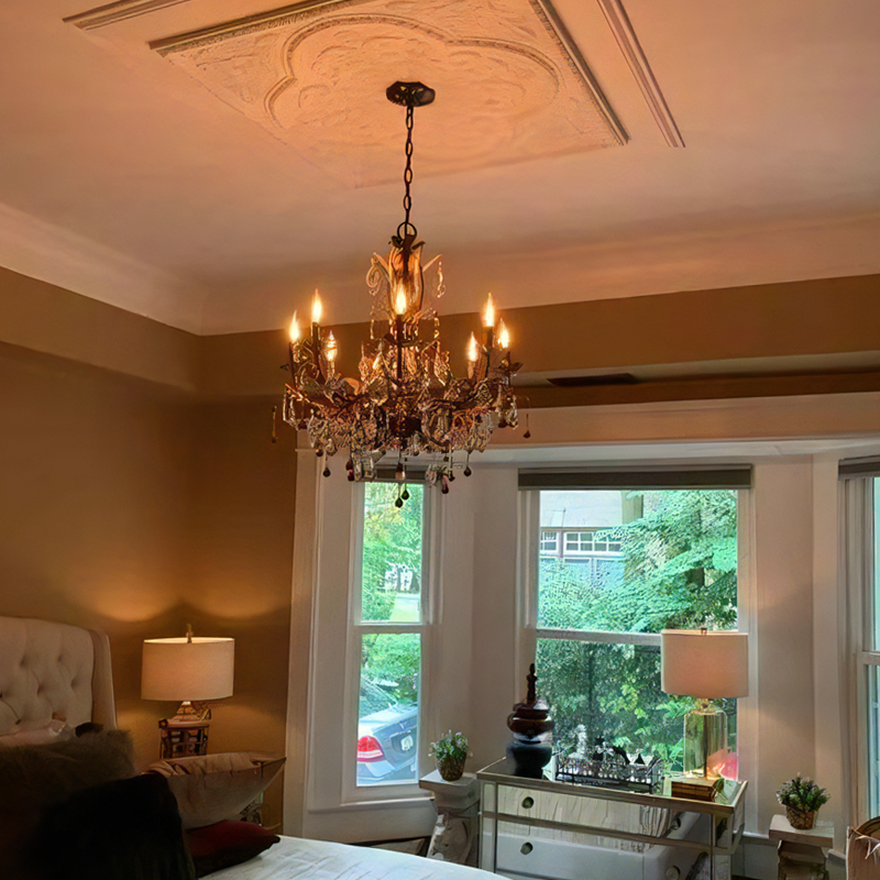 Kathy Ireland HOME ヴェネツィア8灯シャンデリアライト ゴールドブロンズ｜キャンドル型デザインのおしゃれな吊下げ照明