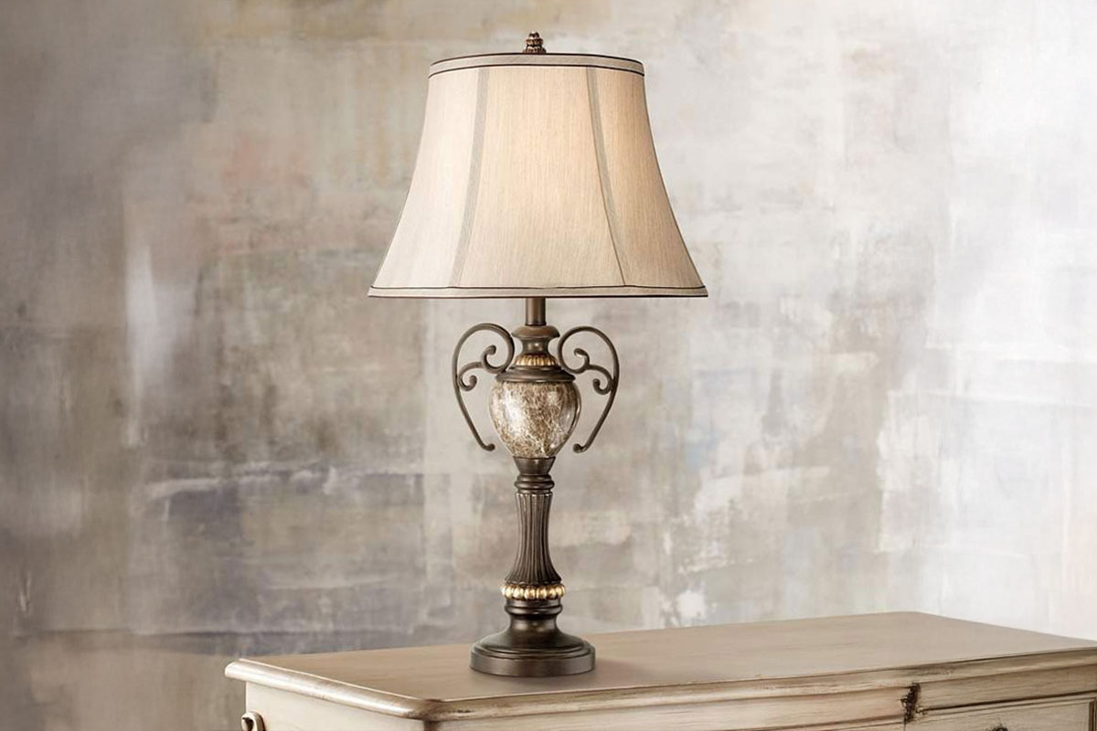 オイルラブドブロンズ仕上げとクロスシェードの高級感あふれる卓上照明の設置例