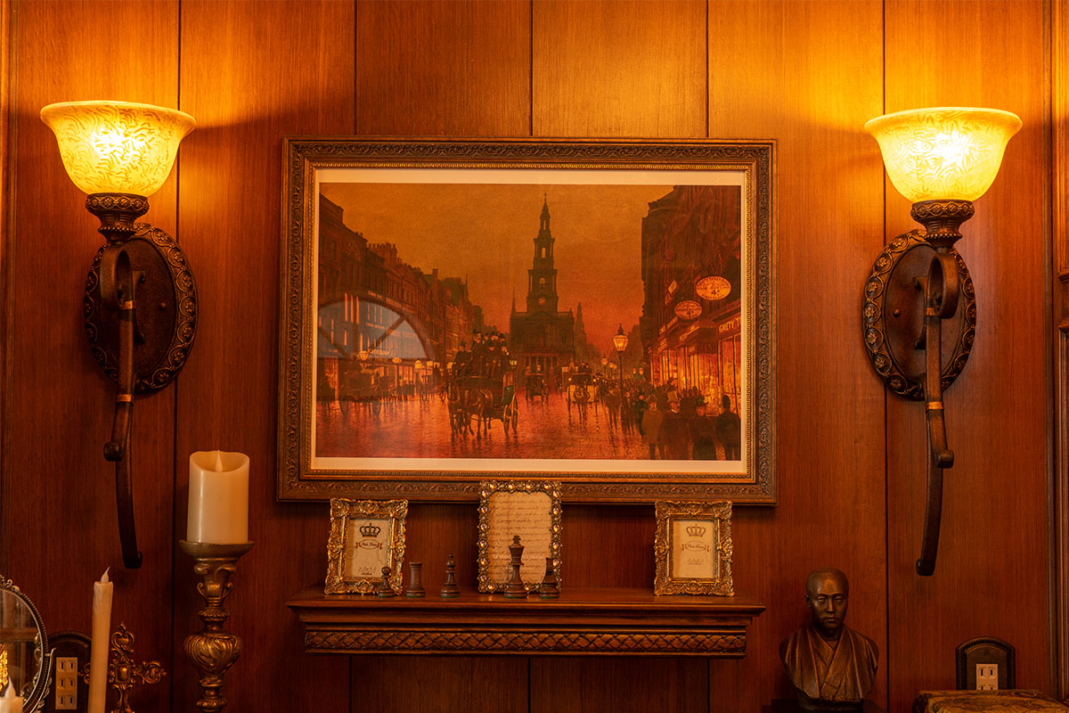 クラシカルな存在感と繊細な装飾美が魅力のシャンデリア照明