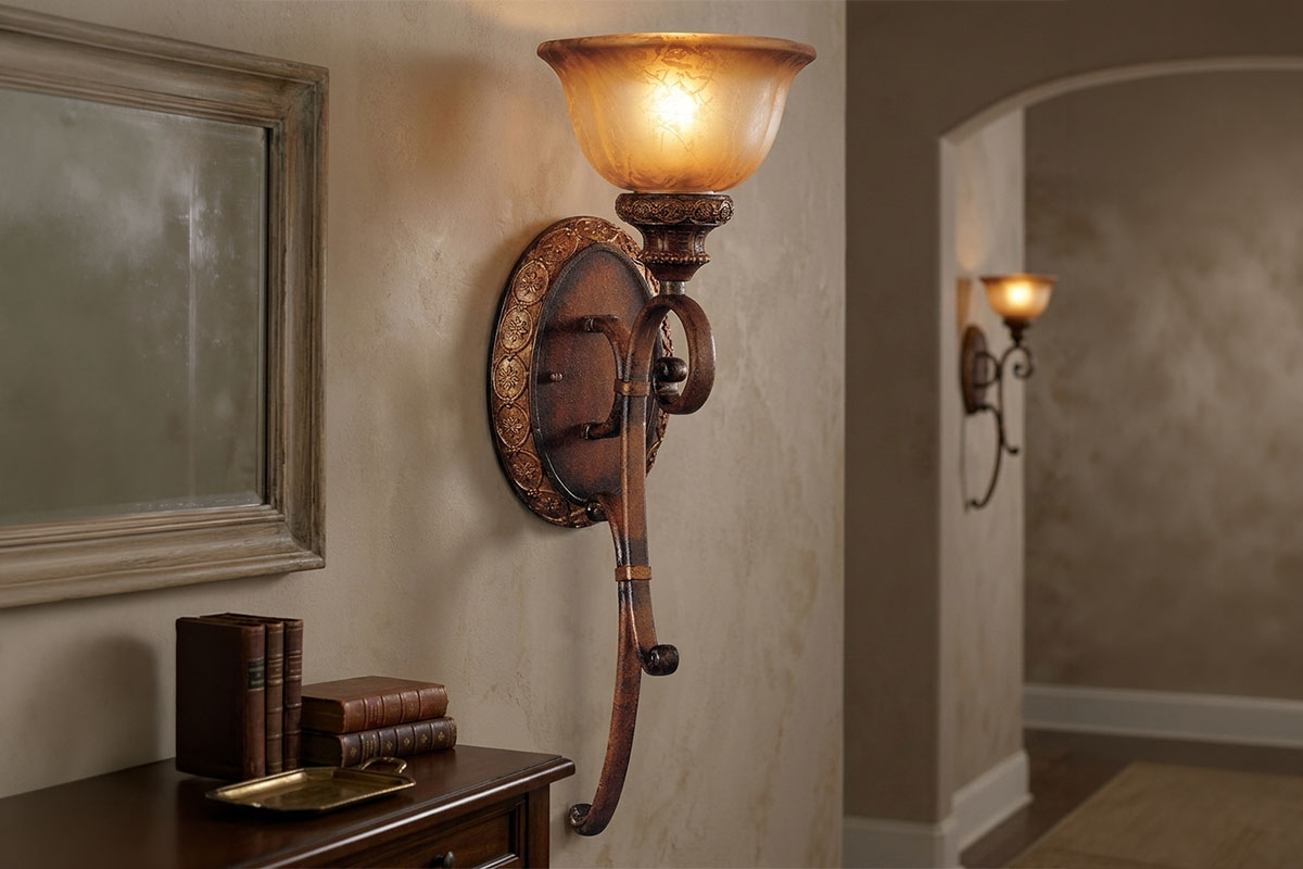 高級感あるイルミナティブロンズの深みが映えるアンティーク調壁付け照明