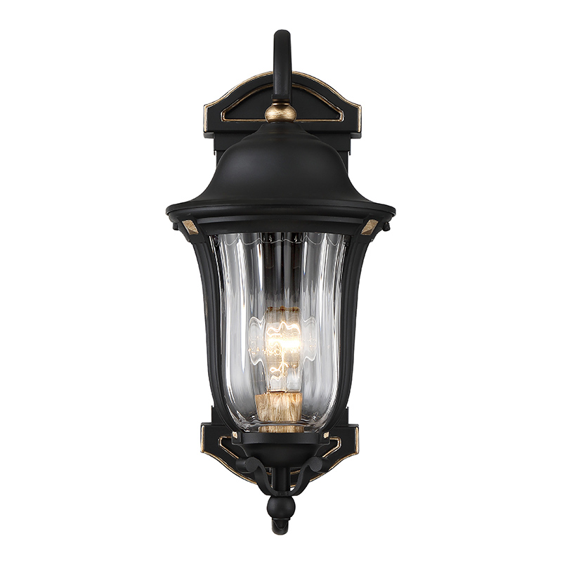 サンドコール仕上げとバーメイルゴールドのアクセントが美しい壁付け屋外照明