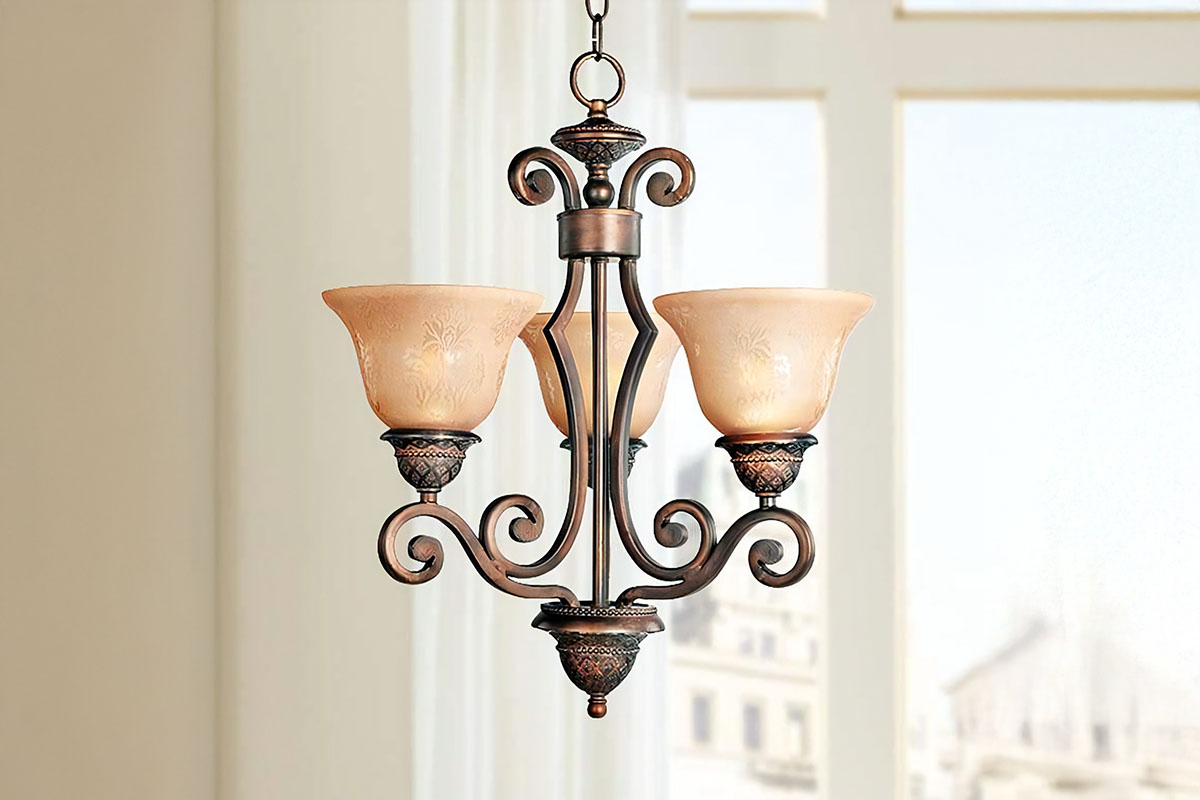 レトロな花模様ガラスシェードが美しいアンティーク調シャンデリアライト