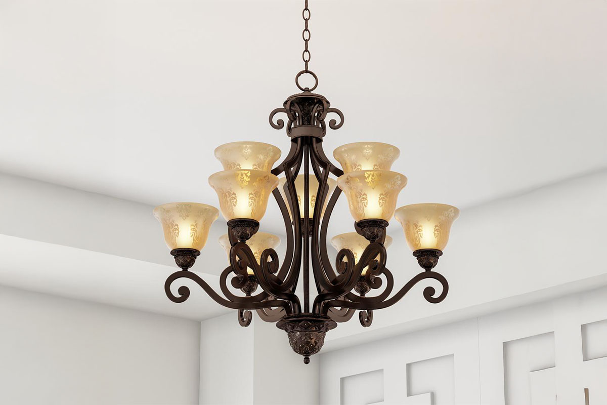 レトロな花模様ガラスシェードが美しいアンティーク調シャンデリアライト