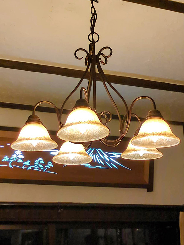 アンティーク調デザインがおしゃれな屋外用吊り下げ照明