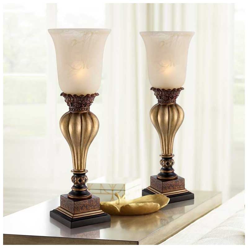 高級感あふれるゴールド仕上げのインテリア卓上照明