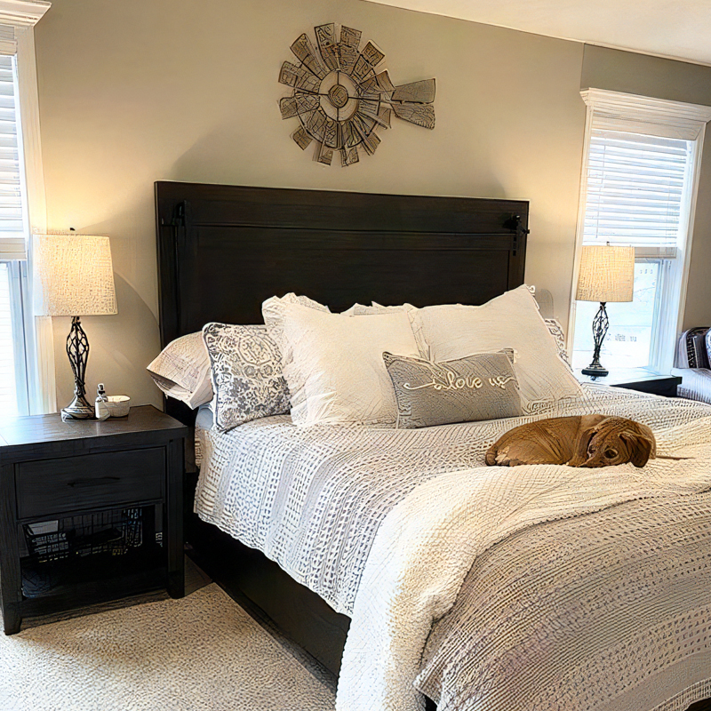 布製シェードとメタルボディの上品な組み合わせがおしゃれな卓上照明〈インテリアライト〉