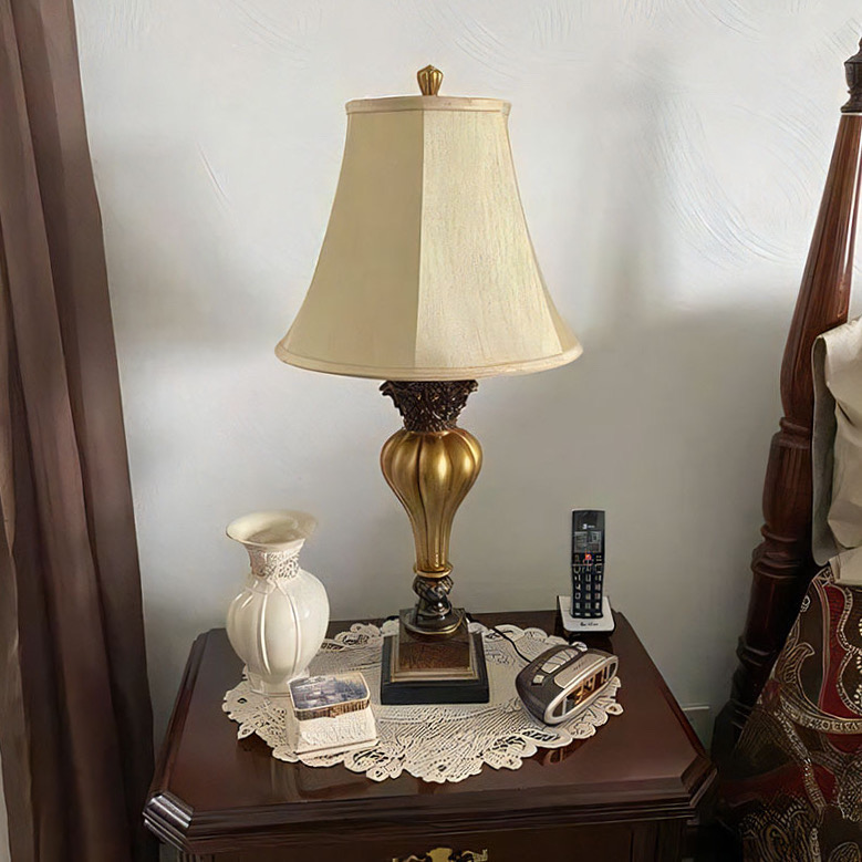 高級感あふれるゴールド仕上げのインテリア卓上照明