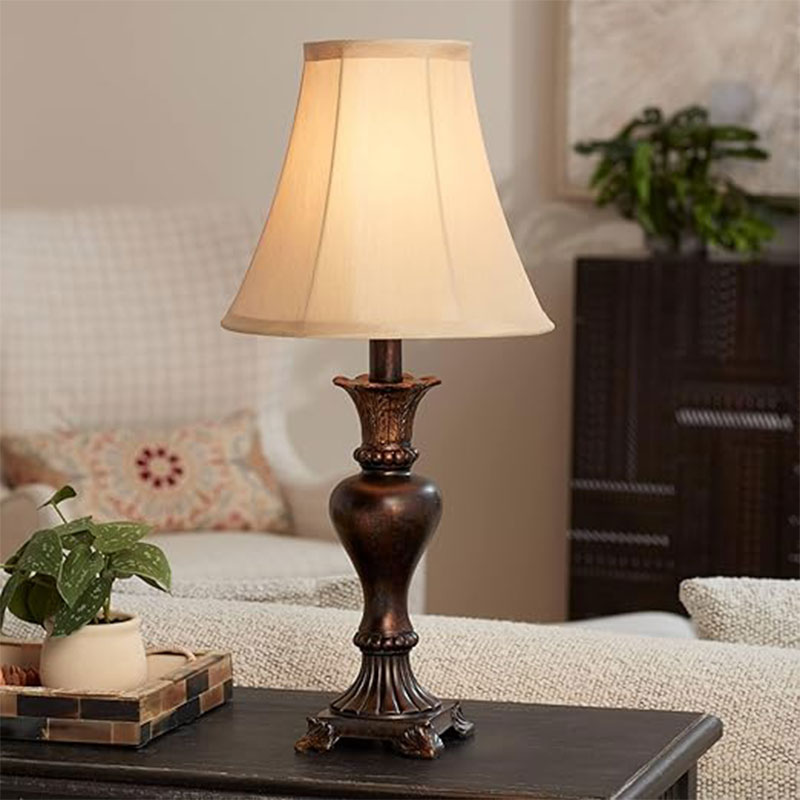 高級感あふれるアンティーク風テーブルランプ