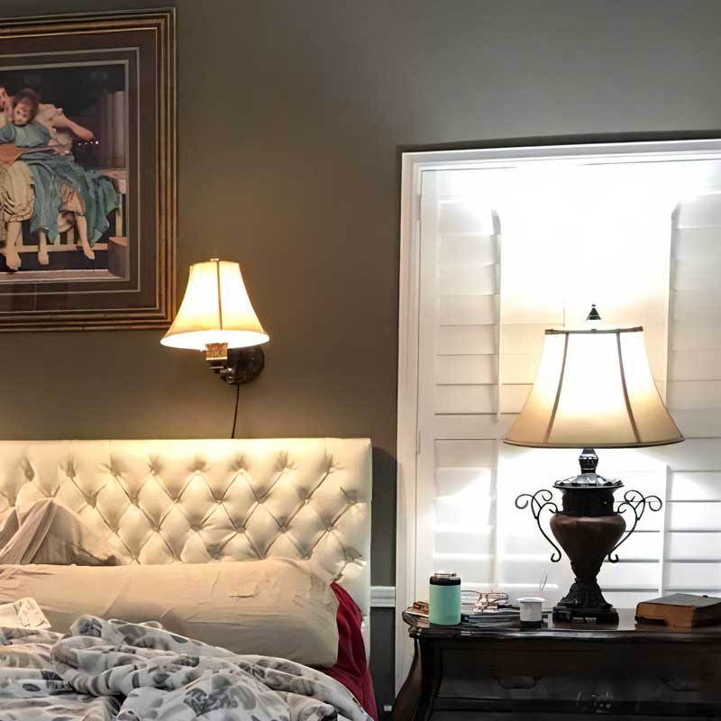 柔らかな光とアンティーク調デザインで彩るおしゃれな卓上照明