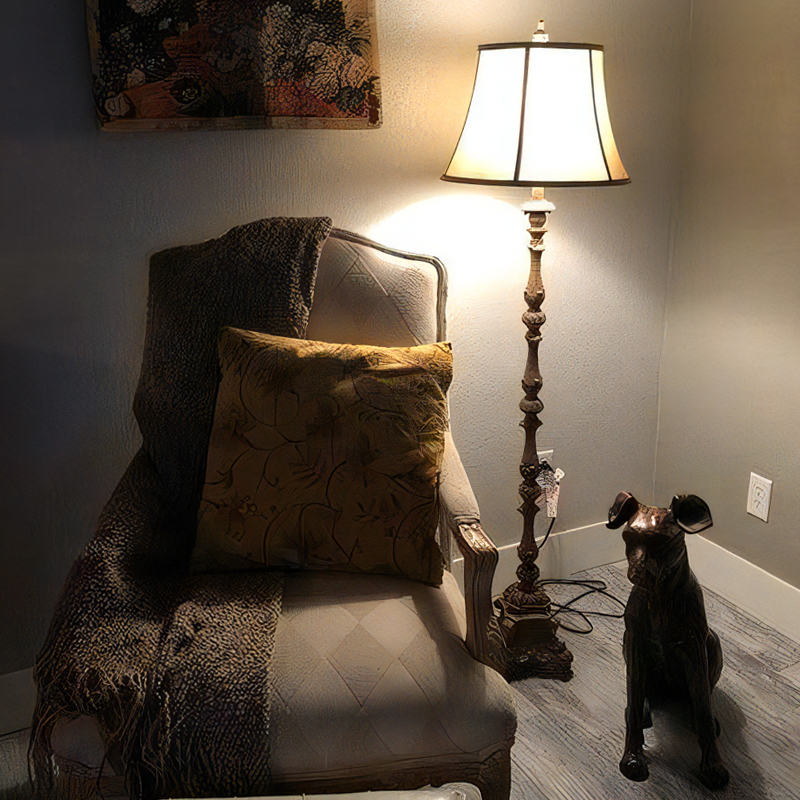 インテリアを格調高く彩るシンプルモダンな卓上照明