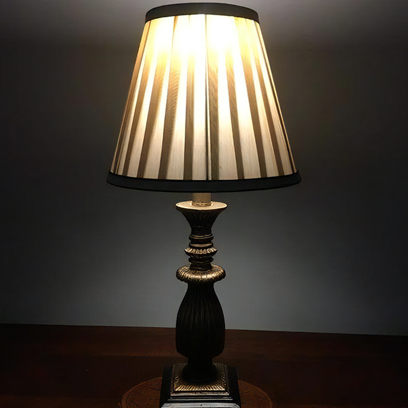 高級感あふれるアメリカンスタイルのテーブルランプ