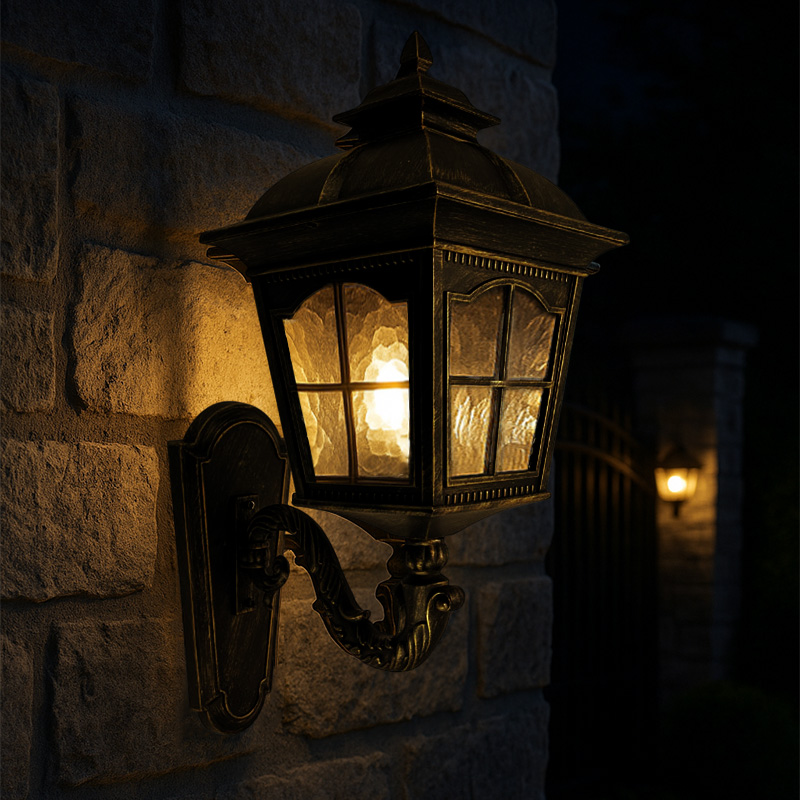 おしゃれでアンティーク風な玄関照明のブラケットライト