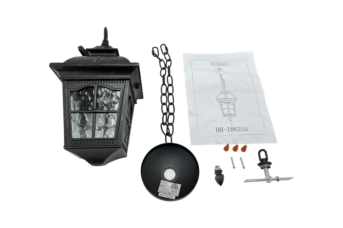 屋外使用可能なおしゃれなペンダントライト。アンティークデザインの玄関照明