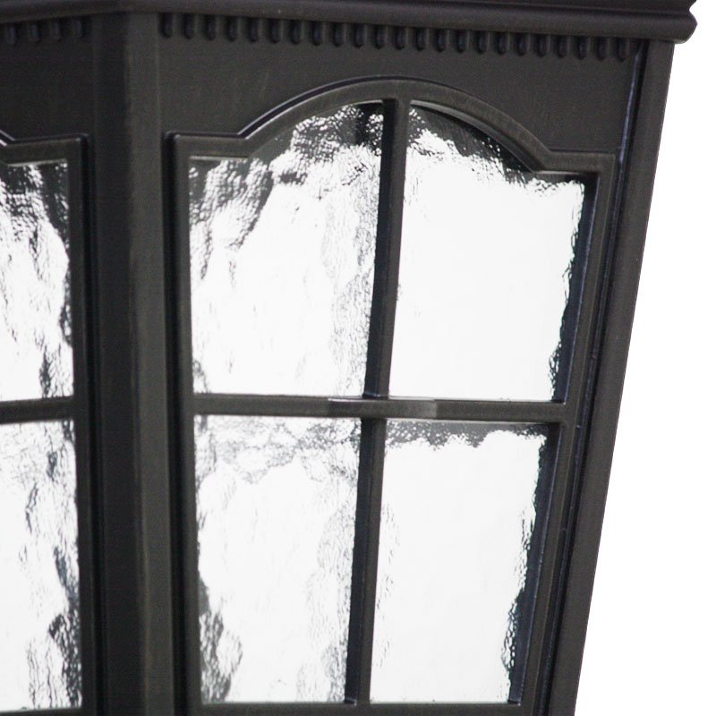 アンティークな雰囲気が漂う屋外用ポスト型照明