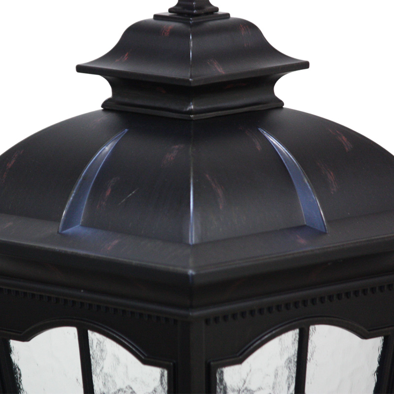 アンティークな雰囲気が漂う屋外用ポスト型照明