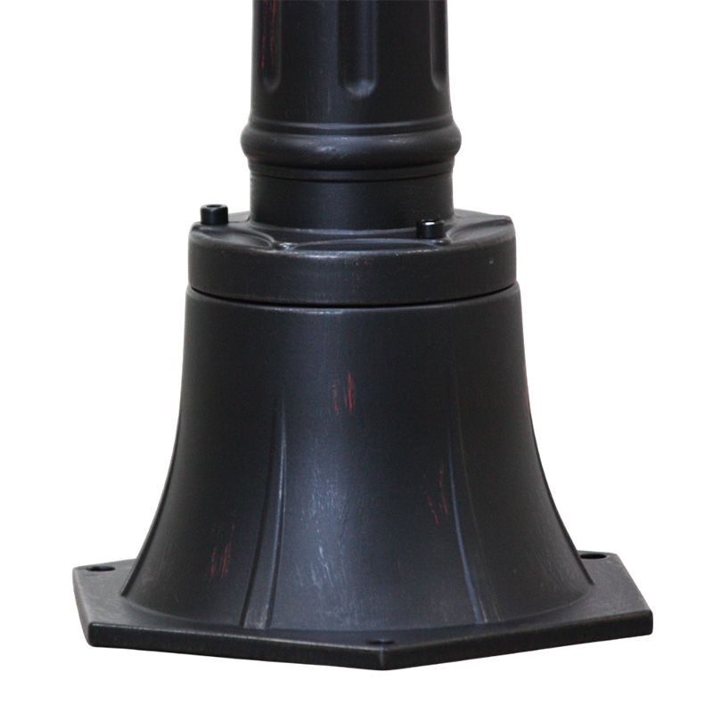 アンティークな雰囲気が漂う屋外用ポスト型照明