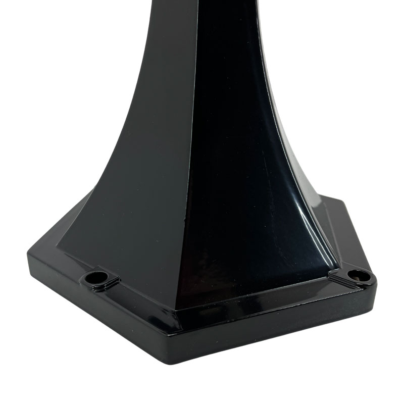 アンティークな雰囲気が漂う屋外用ポスト型照明