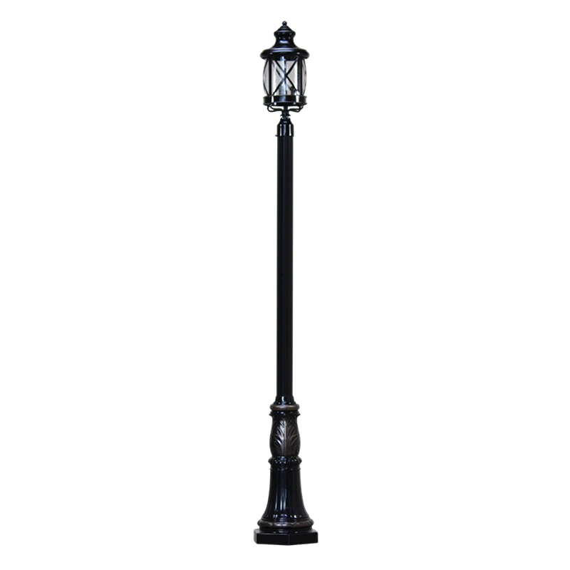 アンティークな雰囲気が漂う屋外用ポスト型照明