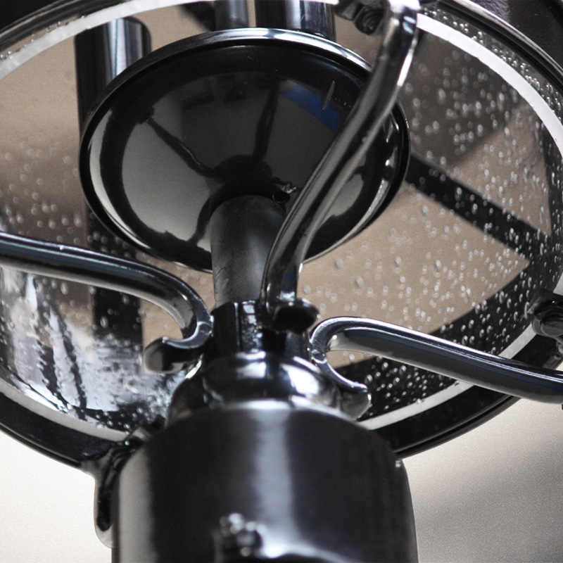 アンティークな雰囲気が漂う屋外用ポスト型照明