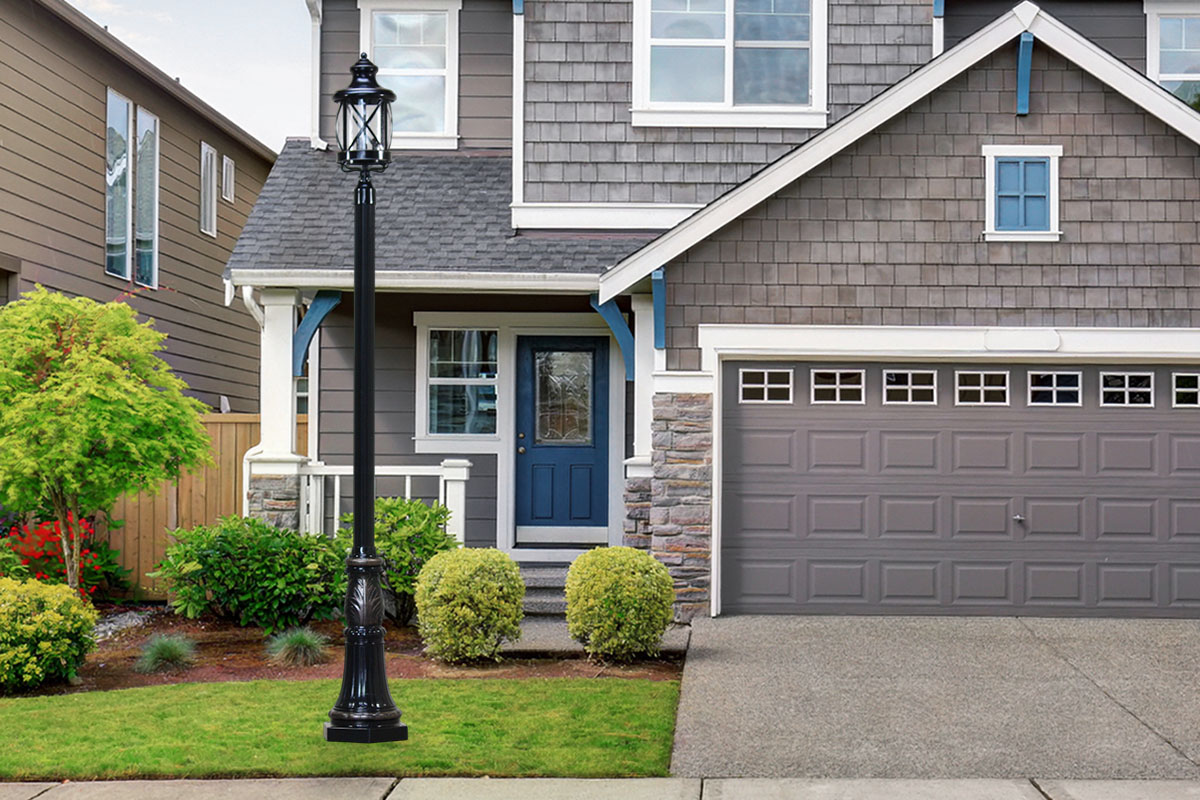 アンティークな雰囲気が漂う屋外用ポスト型照明