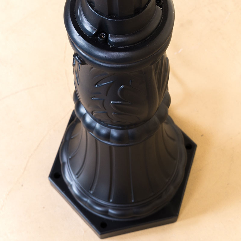 ガーデンライトに最適なアンティーク調の屋外用ポール支柱