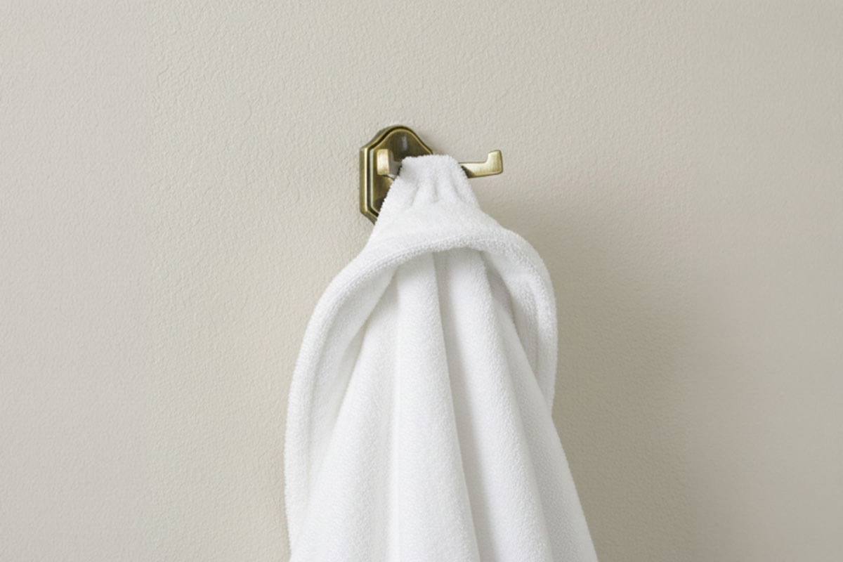 アンティークブラス仕上げのバスローブフック＆タオル掛け