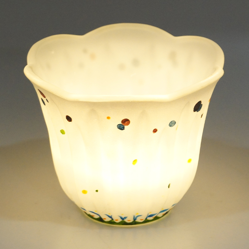 職人の手描きによる美しいハンドペイント模様が魅力のおしゃれなガラス製ランプシェード