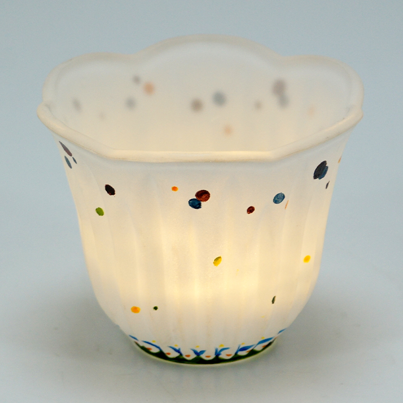 職人の手描きによる美しいハンドペイント模様が魅力のおしゃれなガラス製ランプシェード