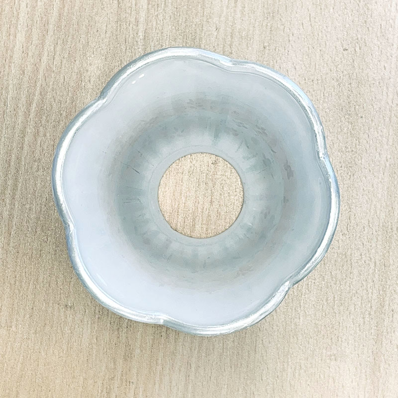 職人の手描きによる美しいハンドペイント模様が魅力のおしゃれなガラス製ランプシェード